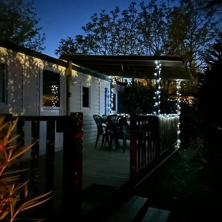 Mobil-Home Au Pied Du Luberon La Roque-d'Antheron Exterior foto